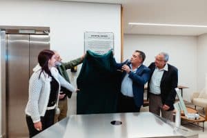 inauguracao placa pq Hospital Unimed Circuito das Águas é inaugurado em São Lourenço