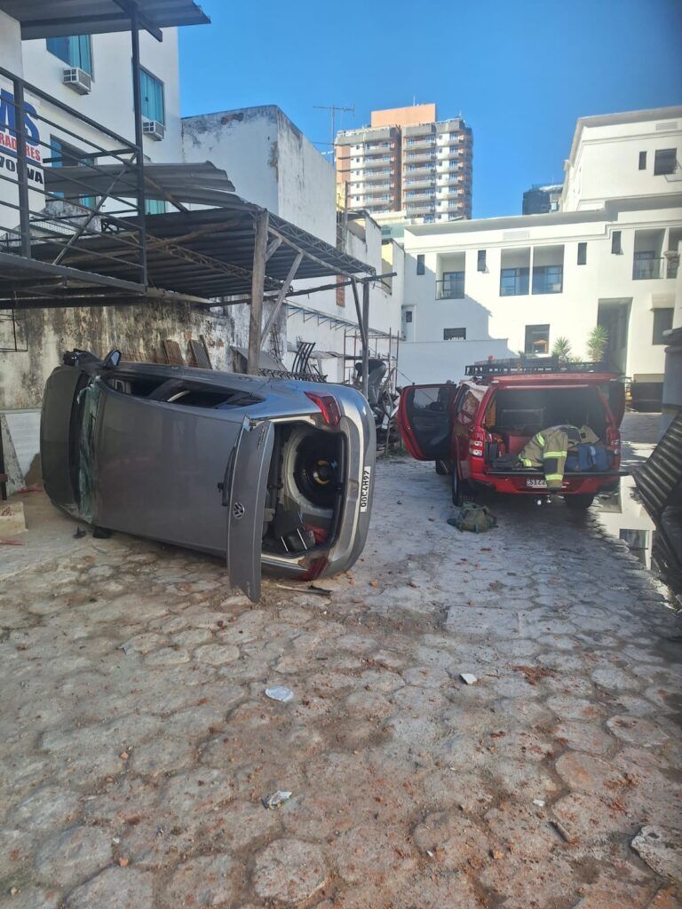 620ff292 15c8 4211 ae99 134a5bd0f267 Motorista perde o controle e carro capota dentro da garagem do Hotel Metrópole em São Lourenço