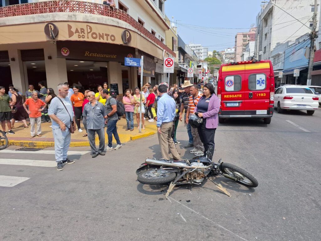 90500e36 cff2 481c 930d 069d40a14a48 Acidente entre carro e moto no centro de São Lourenço deixa 1 ferido