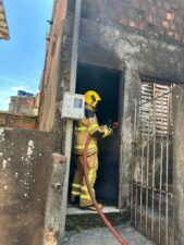 WhatsApp Image 2025 03 14 at 17.05.412 Incêndio em residência mobiliza Corpo de Bombeiros em São Lourenço